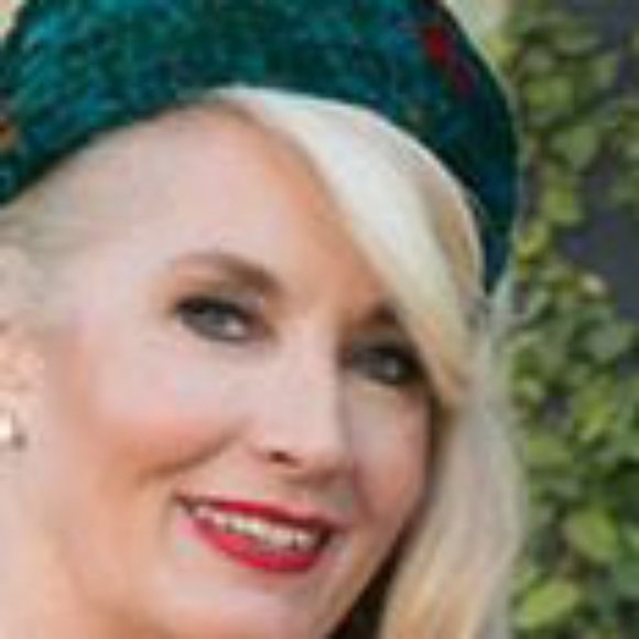 Meet your Posher, Debra - Picture 3 of 3